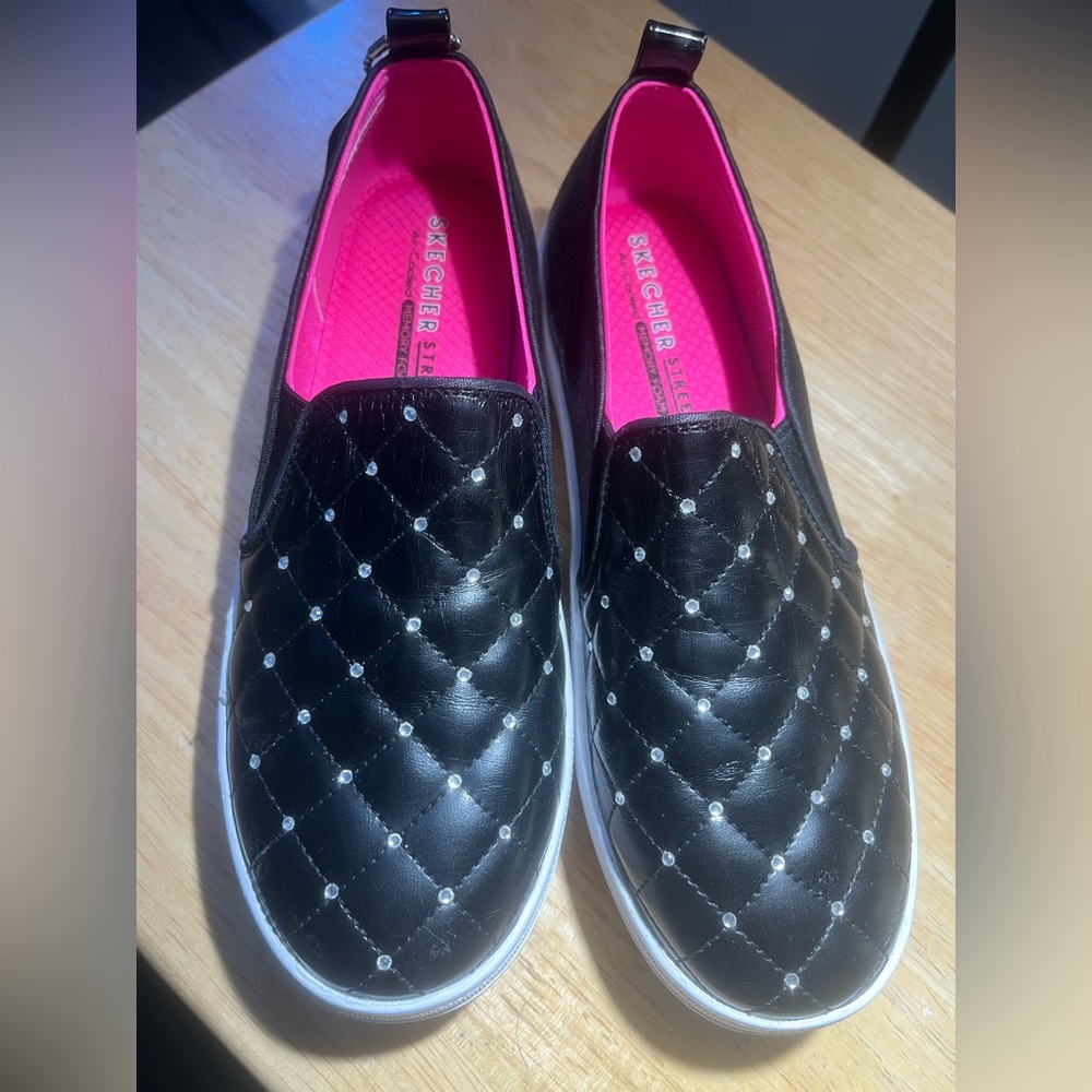 Skechers kids size 4 NEW